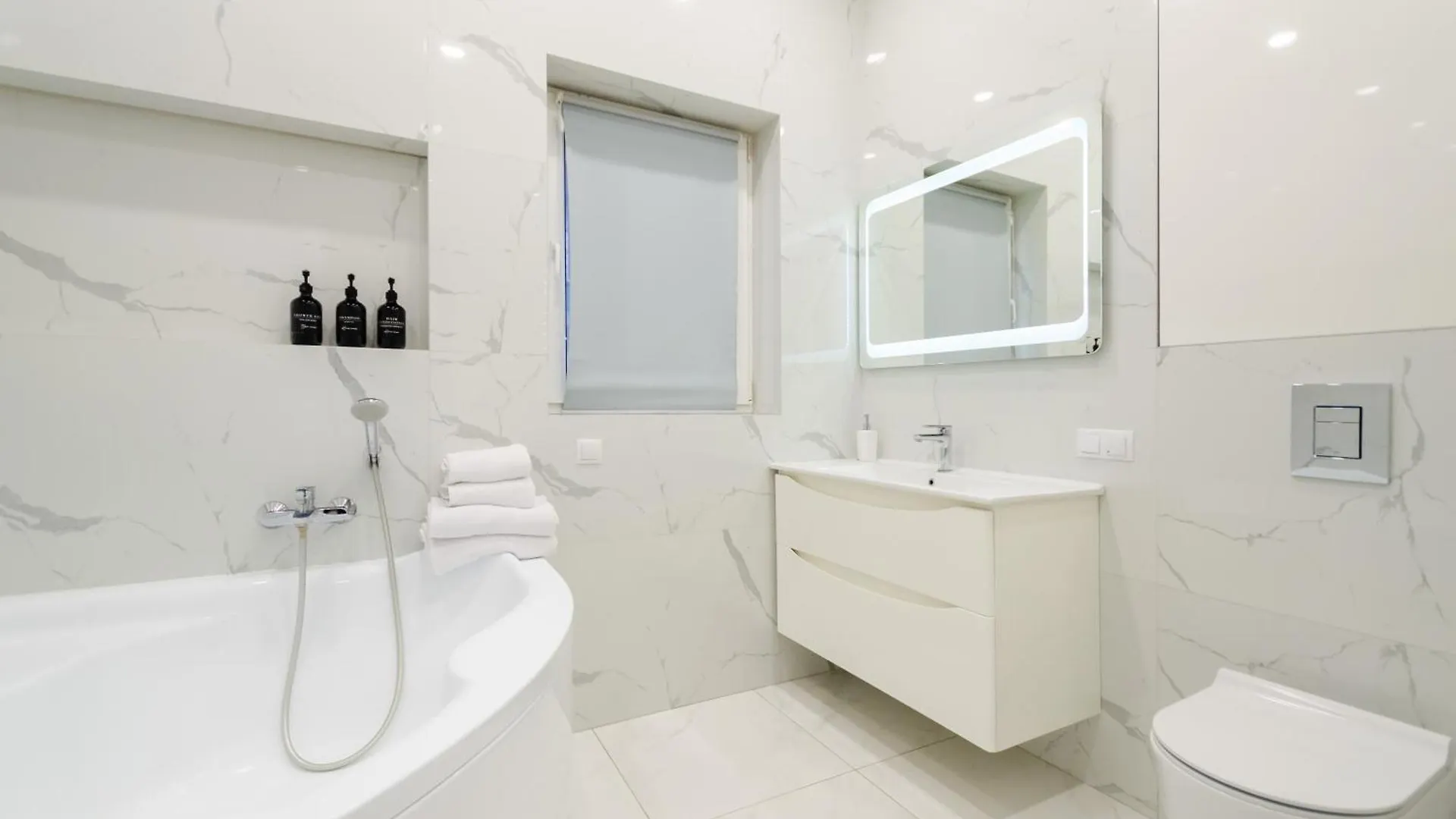 Petrovdom Apartments 19-267 In Rc Central Park, 7 John Mccain Street Kijev 0*,  Ukrajna