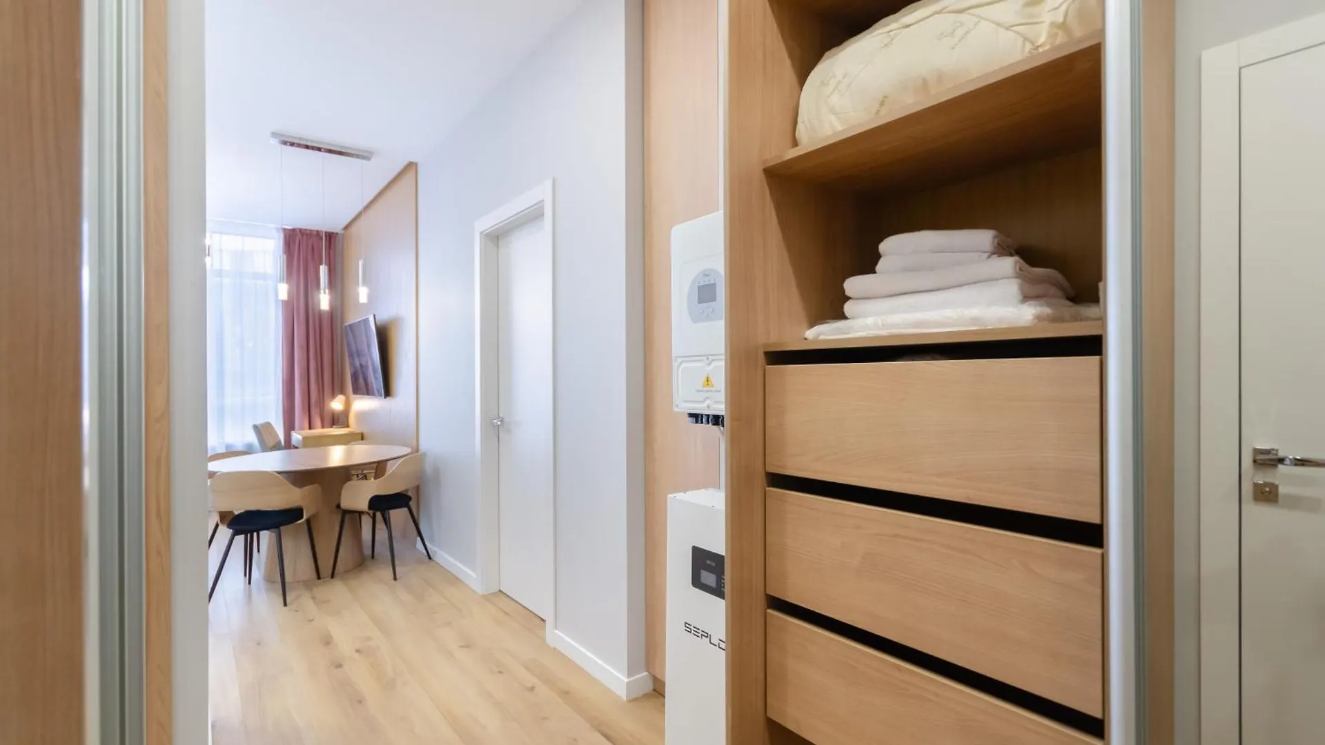 Petrovdom Apartments 19-267 In Rc Central Park, 7 John Mccain Street Kijev 0*,
