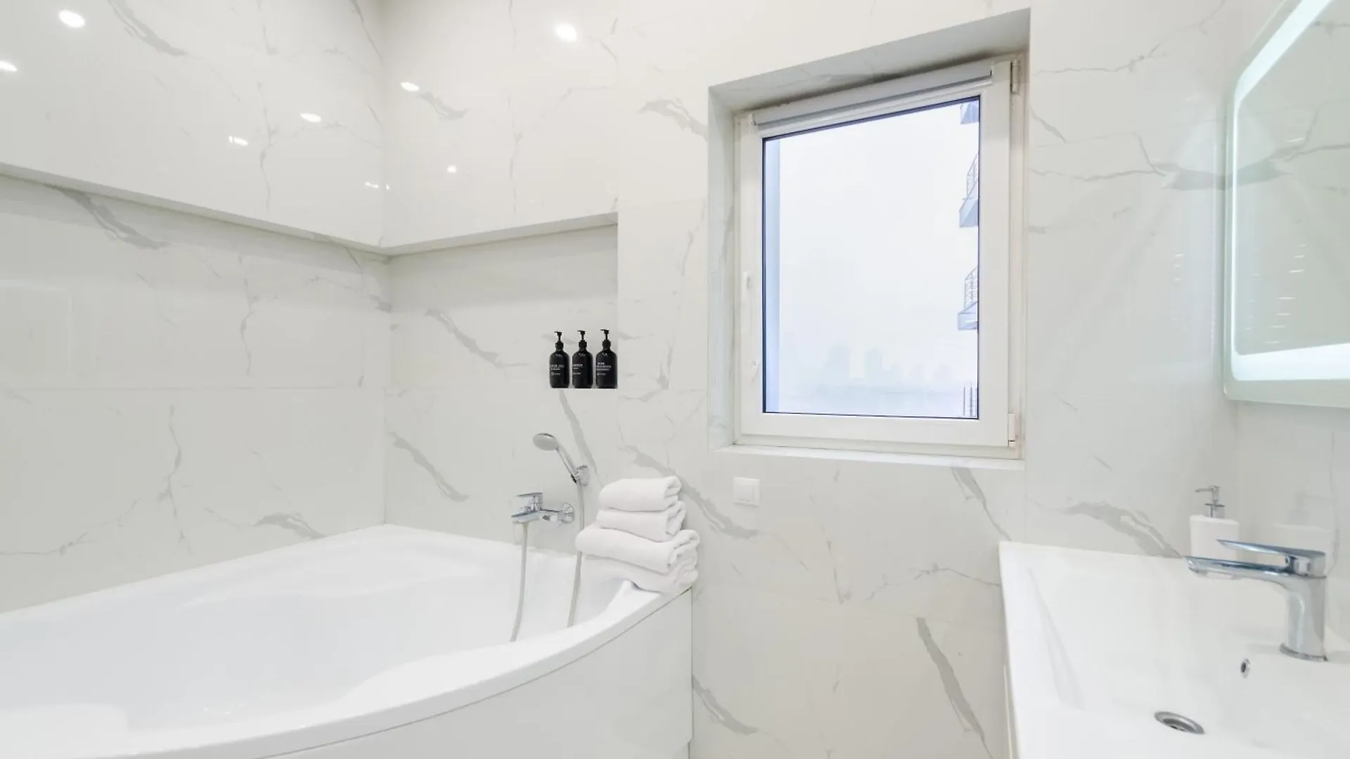 Petrovdom Apartments 19-267 In Rc Central Park, 7 John Mccain Street Kijev
