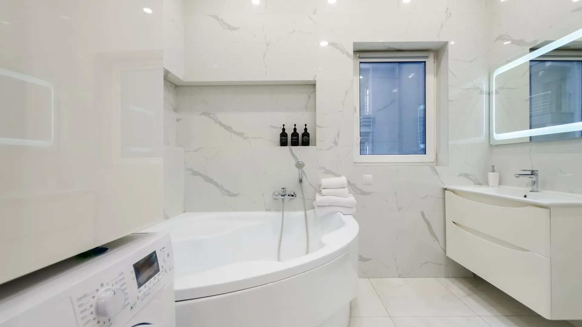 Petrovdom Apartments 19-267 In Rc Central Park, 7 John Mccain Street Kijev